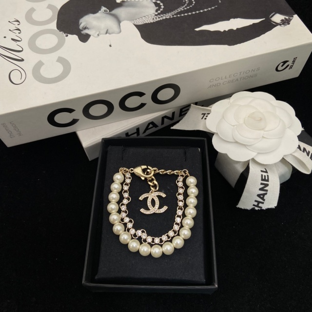 Diamond Pearls Adjustable Chain Bracelet