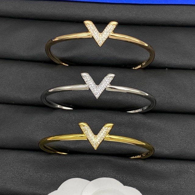 Diamond V Open Bangle