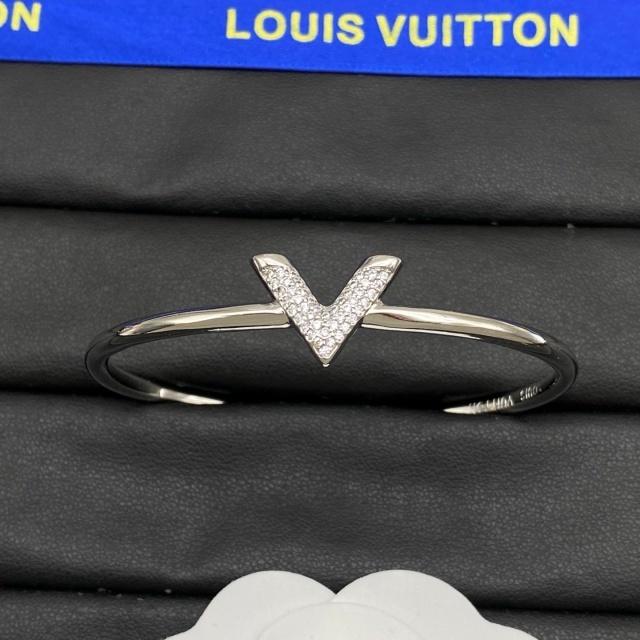 Diamond V Open Bangle