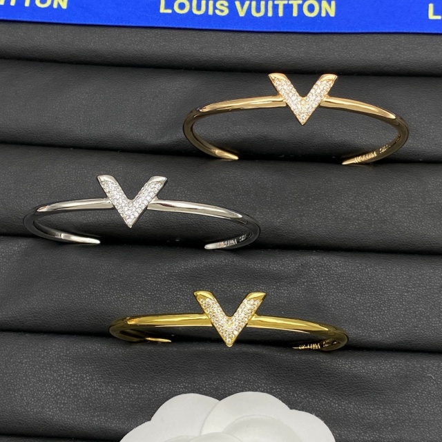 Diamond V Open Bangle