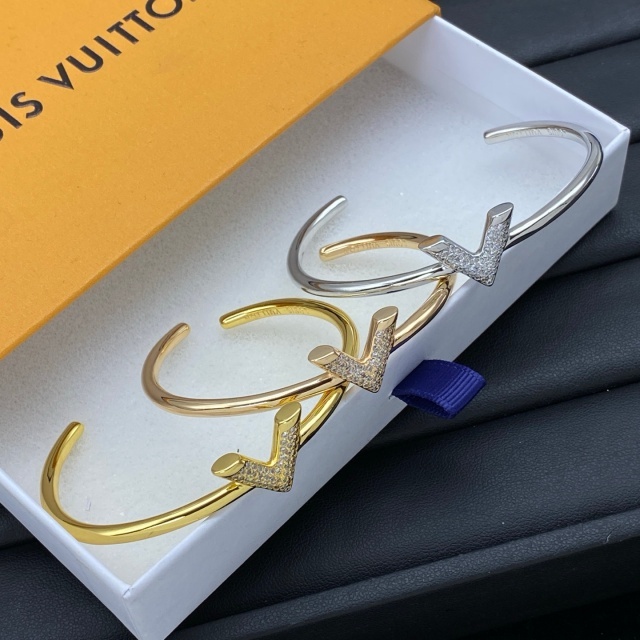 Diamond V Open Bangle