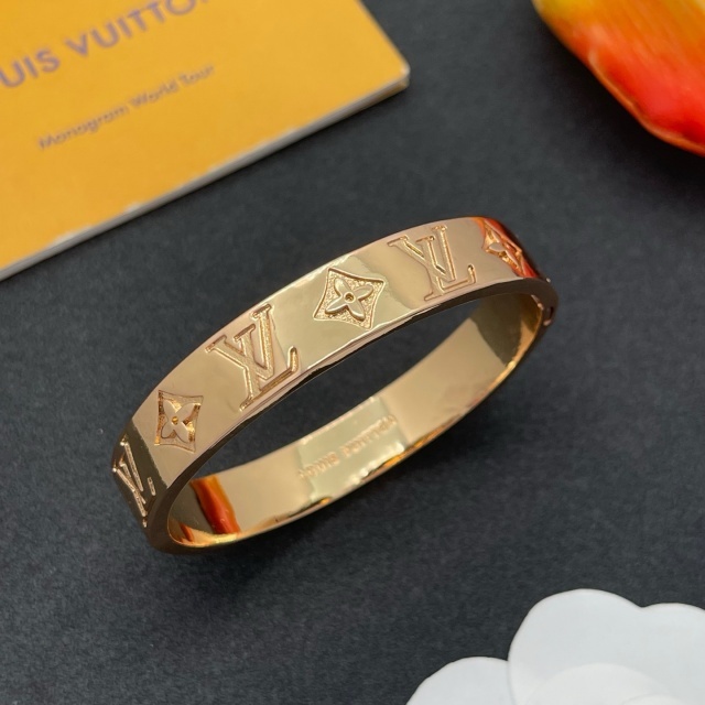 Eye-catching Luxury Cuff