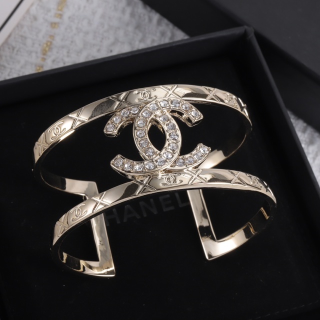 Hollow Out Diamond Letters Open Cuff
