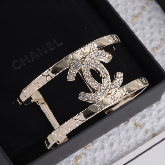 Hollow Out Diamond Letters Open Cuff