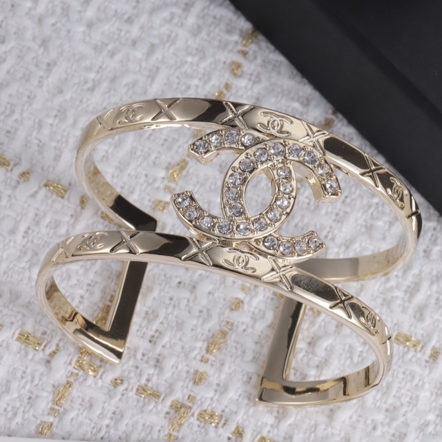 Hollow Out Diamond Letters Open Cuff