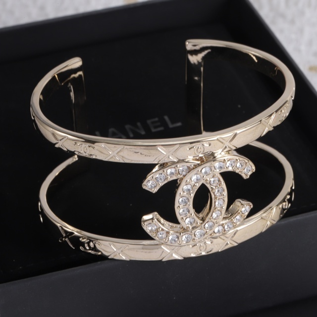 Hollow Out Diamond Letters Open Cuff