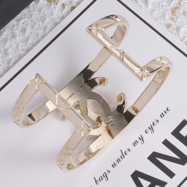 Hollow Out Diamond Letters Open Cuff