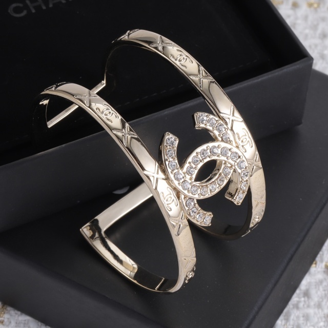 Hollow Out Diamond Letters Open Cuff