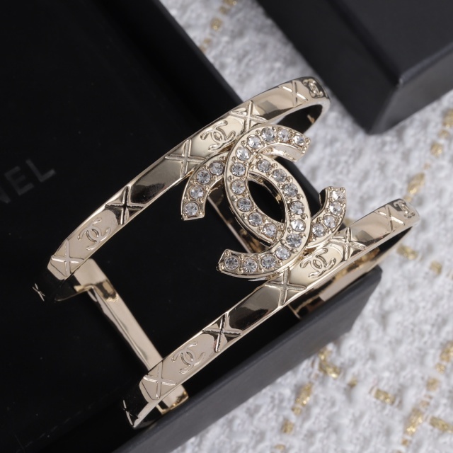 Hollow Out Diamond Letters Open Cuff