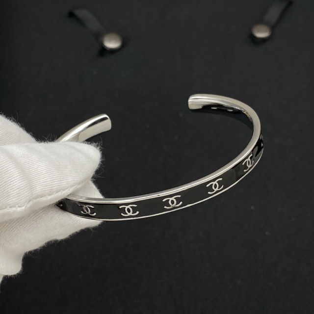 Letters Engraved Timeless Bangle