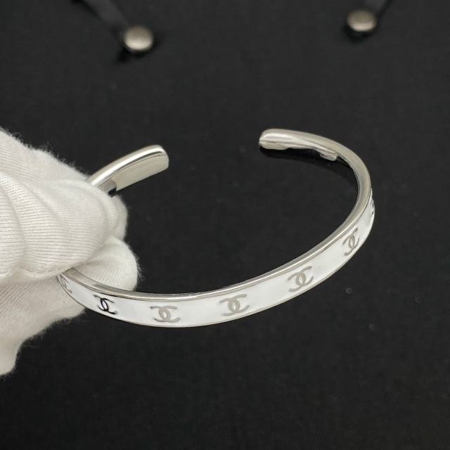 Letters Engraved Timeless Bangle