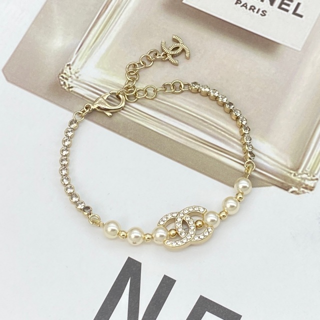Pearls Diamond Sophisticated Bracelet