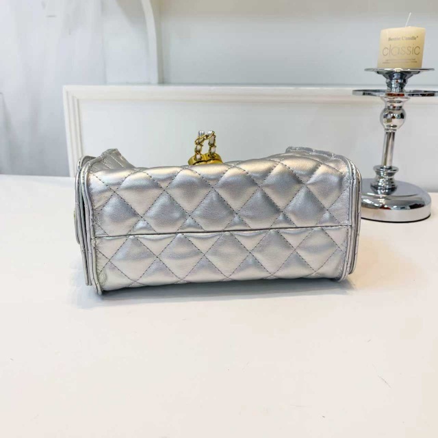 Metal Logo Chained Fashion Crossbody Handbags