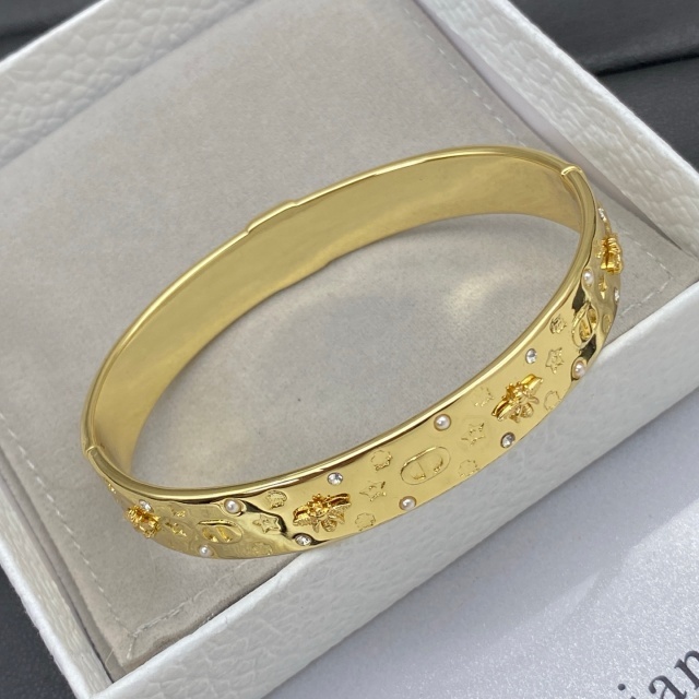 The Graceful Hinge Bangle