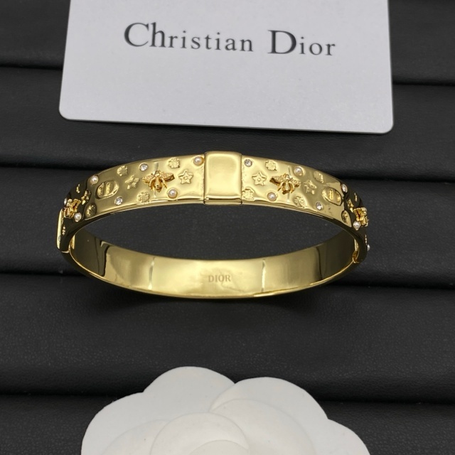 The Graceful Hinge Bangle