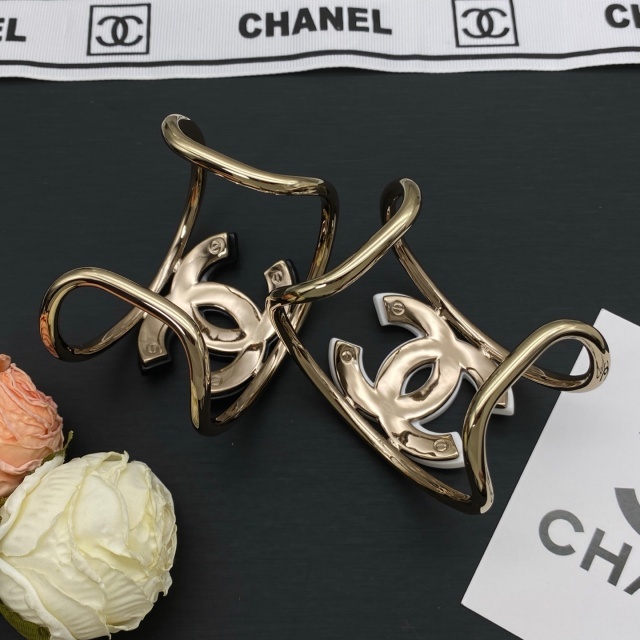 Color Block Hollow Out Open Cuff