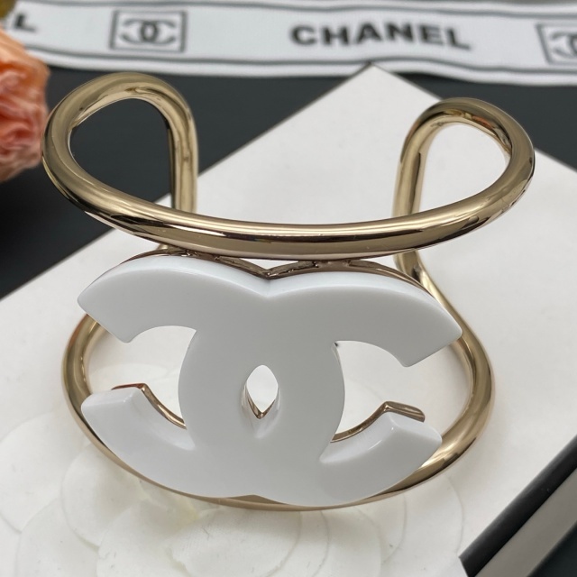 Color Block Hollow Out Open Cuff