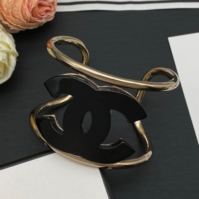 Color Block Hollow Out Open Cuff