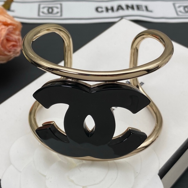 Color Block Hollow Out Open Cuff