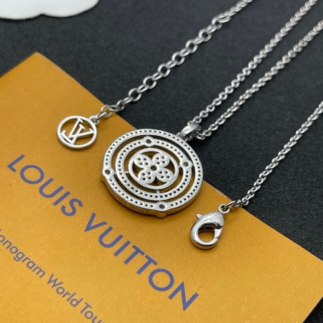 Meticulously Set Diamond Necklace