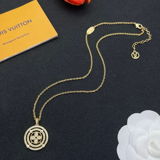 Meticulously Set Diamond Necklace