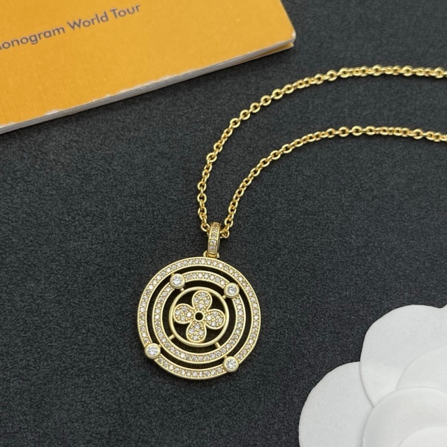 Meticulously Set Diamond Necklace