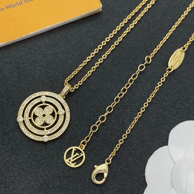 Meticulously Set Diamond Necklace