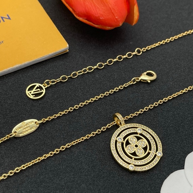 Meticulously Set Diamond Necklace