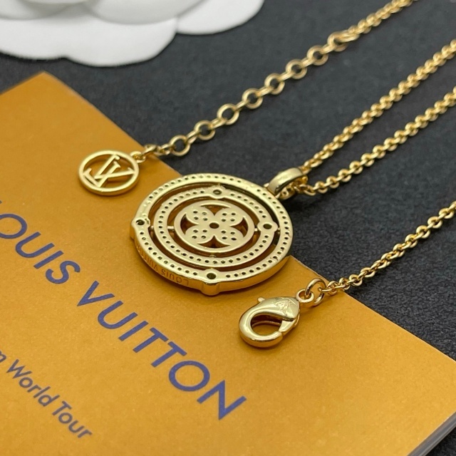 Meticulously Set Diamond Necklace