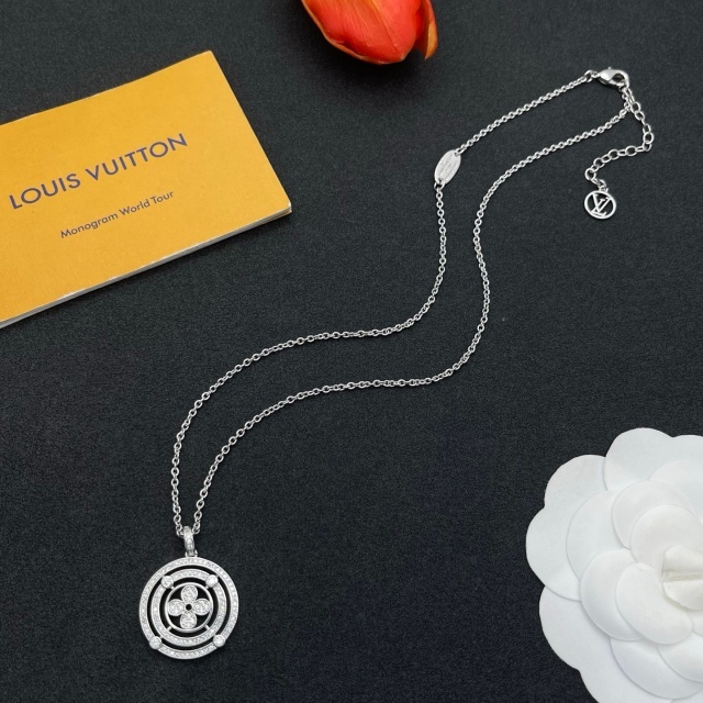 Meticulously Set Diamond Necklace