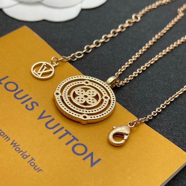 Meticulously Set Diamond Necklace