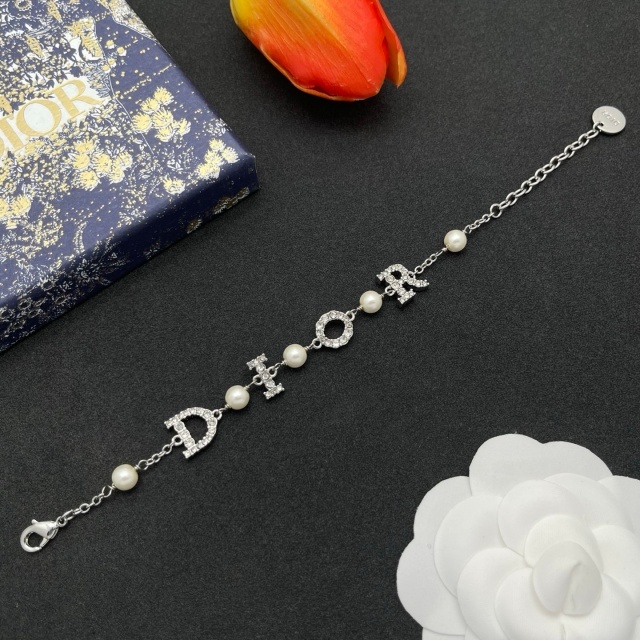 Diamond Pearls Luxury Bracelet