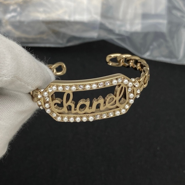Diamond Perals Hollow Out Open Bangle