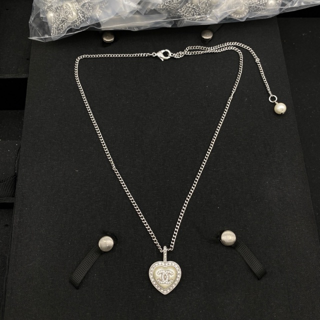 Heart Shaped Pearl Diamond Necklace