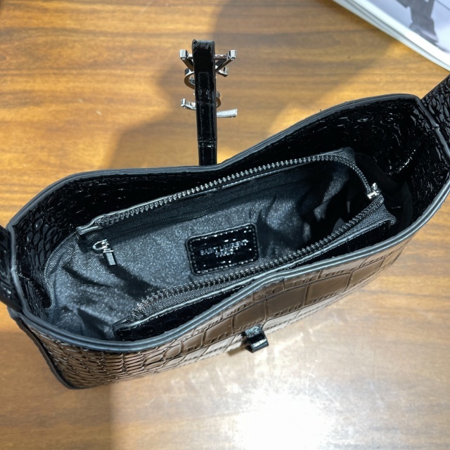 Metal Logo Leather Luxury Women Purses (come with box)