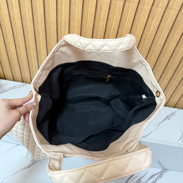 Metal Logo Big Size Leather Women Handbags