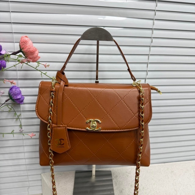 Metal Logo Leather Chained Crossbody Hansbags