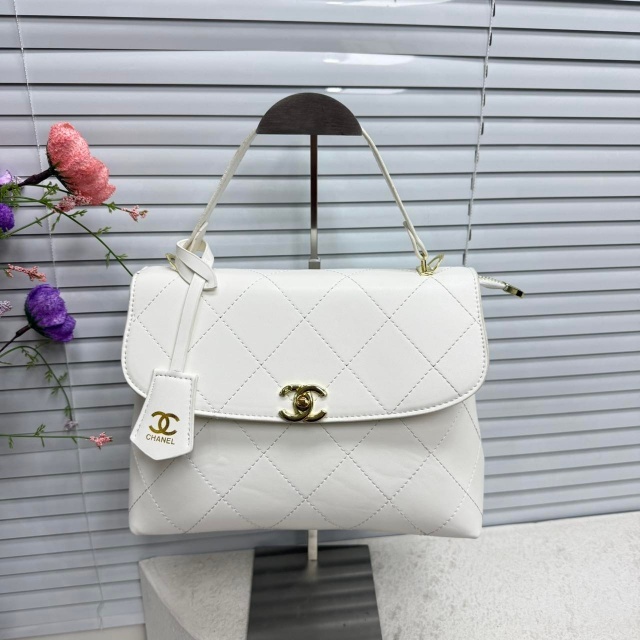 Metal Logo Leather Chained Crossbody Hansbags