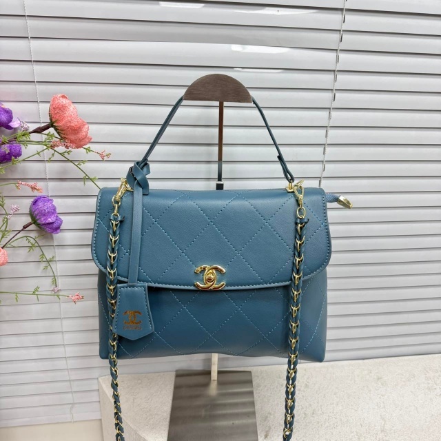 Metal Logo Leather Chained Crossbody Hansbags
