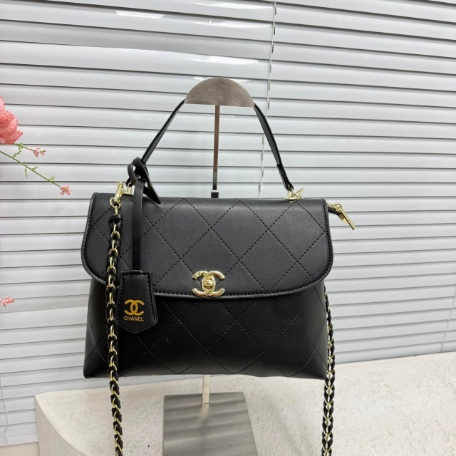 Metal Logo Leather Chained Crossbody Hansbags