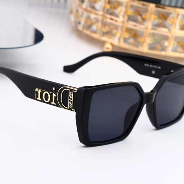 Gradient Color Large Frame Luxury Sunglasses