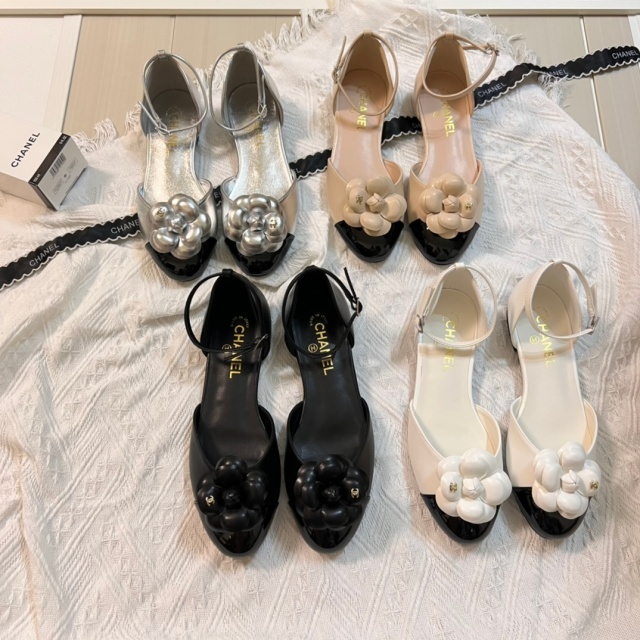 Luxury Fashion Camellia Flat Sandals