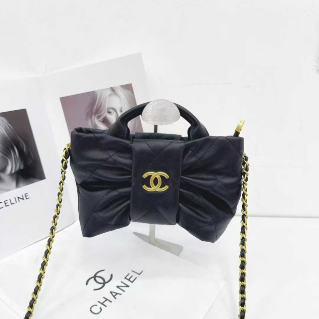 Metal Logo Chained Women Messenger Bags