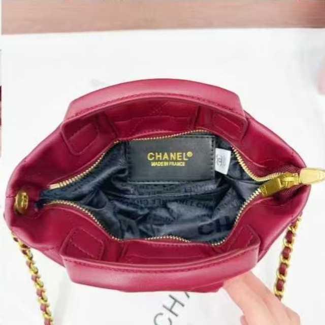 Metal Logo Chained Women Messenger Bags