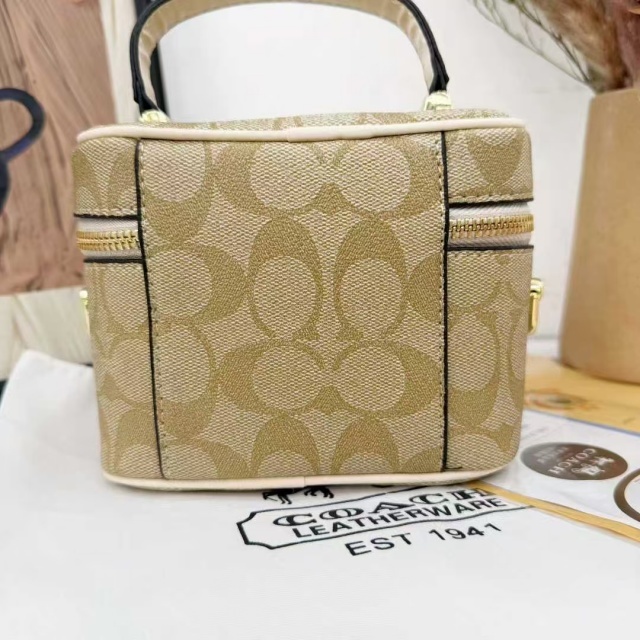 Metal Logo Women Luxury Crossbody Makeup Bags