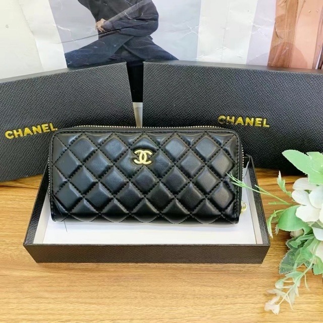 Metal Logo Fashion Leather Wallets
