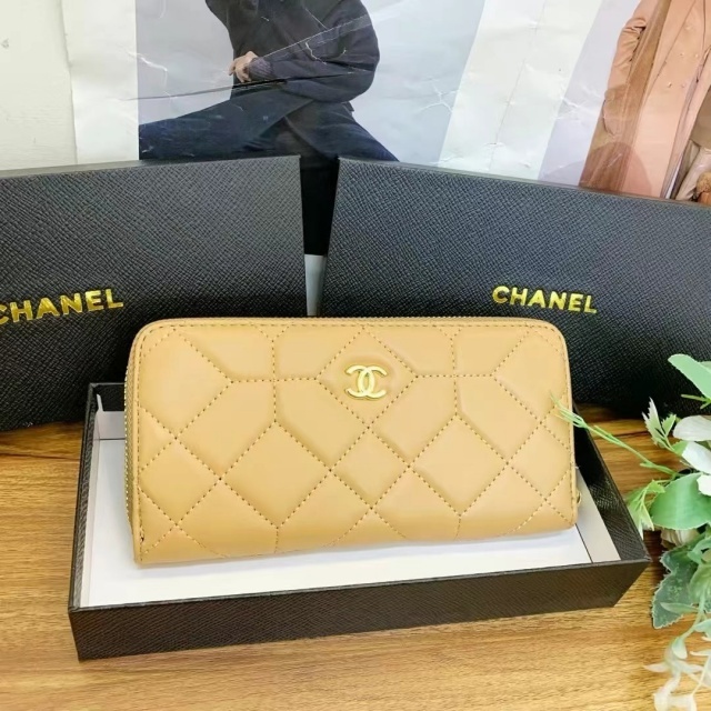 Metal Logo Fashion Leather Wallets
