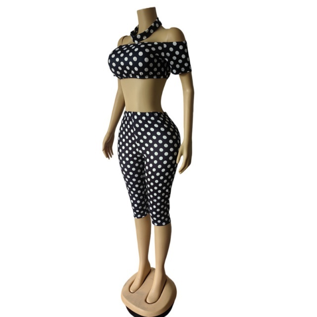 Printed Strapless Crop Top Knee-length Pant Set  with Headscarf
