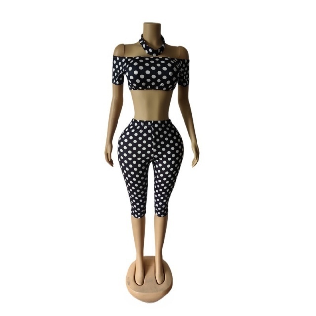 Printed Strapless Crop Top Knee-length Pant Set  with Headscarf