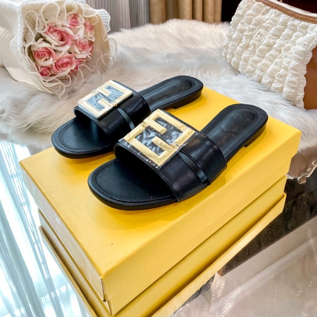 Fashion Metal Logo Women Flat Sandals